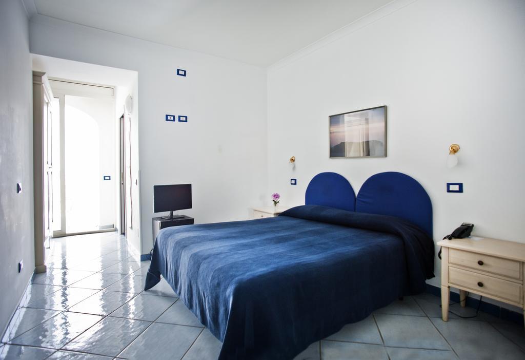 Hotel Villa Iulia Βεντοτένε Εξωτερικό φωτογραφία